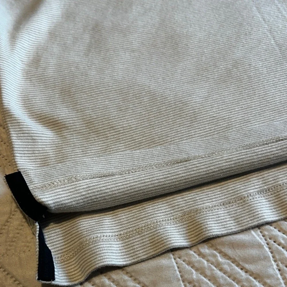 Banana Republic Luxe Performance Tee Mens XL Beige White Micro‎ Stripe Cotton